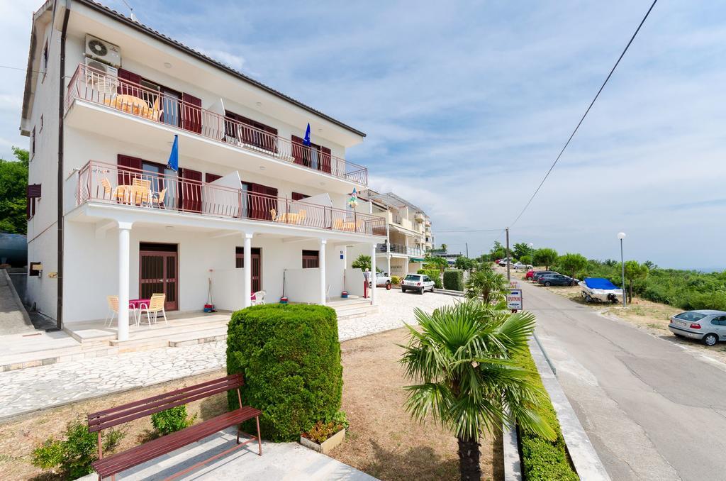 Apartments Rozaria Dramalj Exterior foto