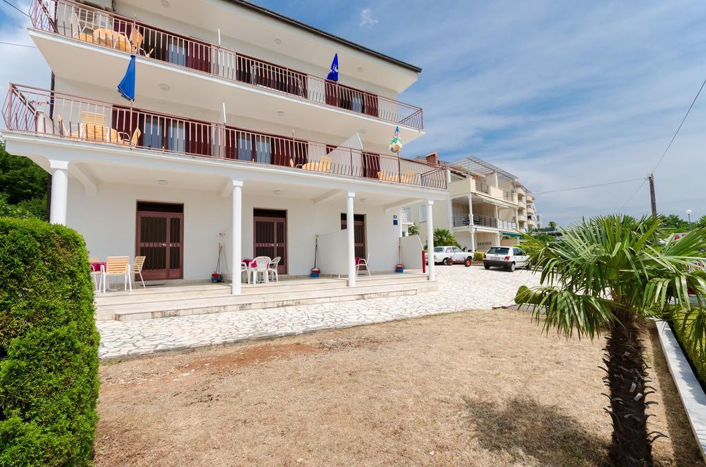 Apartments Rozaria Dramalj Exterior foto